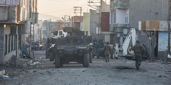 Hendeklerde sadece PKK'lılar yok