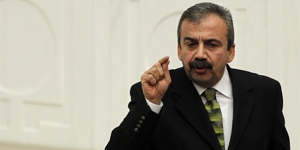 Sırrı Süreyya, Öcalan'ı savundu