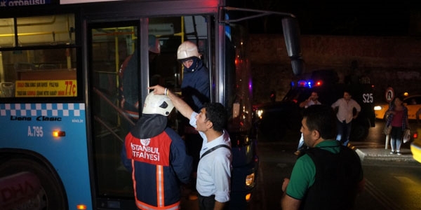 �stanbul'da belediye otob�s�ne molotoflu sald�r�