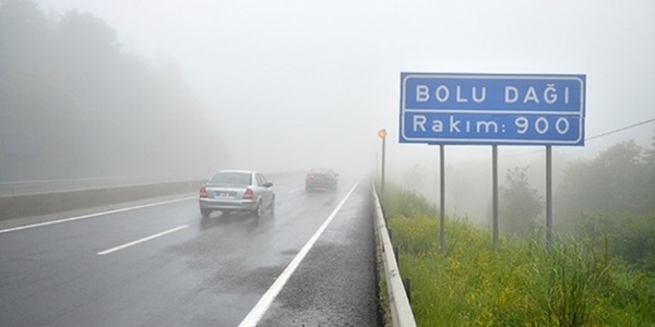 Bolu Da��'nda sis g�r�� mesafesi 20 metreye kadar d��t�