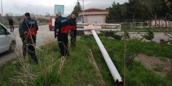 Tokat'ta iddetli rzgar, 5 evin ats utu