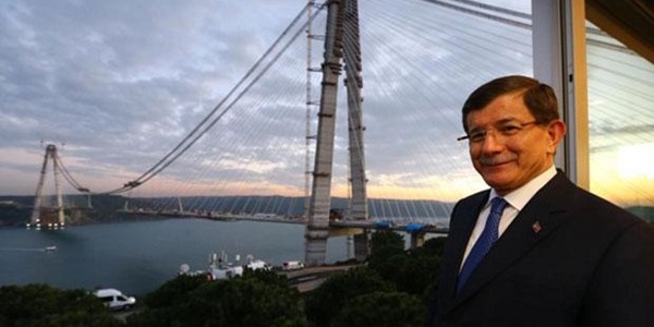 Davutoğlu, 3. köprü şantiyesinden bir fotoğrafı Instagram'dan paylaştı