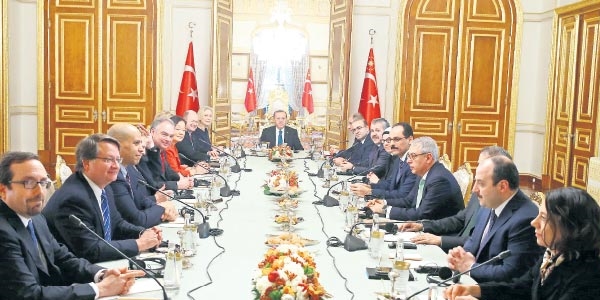 Başkanlık için köy köy gezilecek