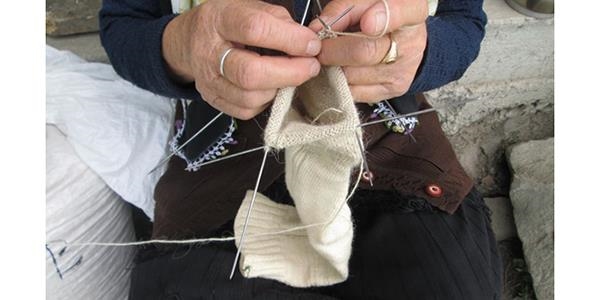 Askerler üşümesin diye yün çorap ördüler