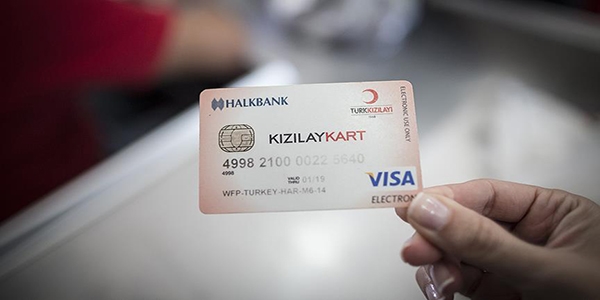 Suriyeliler 'Kızılay Kart' ile ihtiyaçlarını karşılıyor