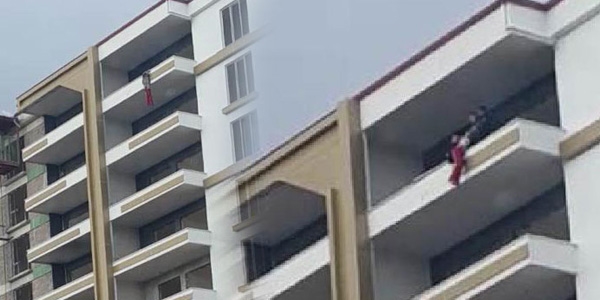 Polis son anda saçlarından yakalayarak kurtardı