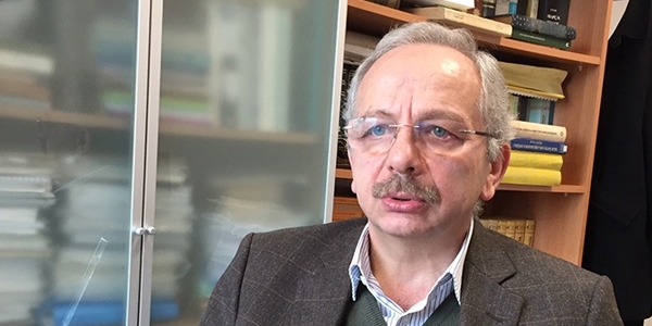 'Solcular reklam yazarı, mücahitler müteahhit oldu'