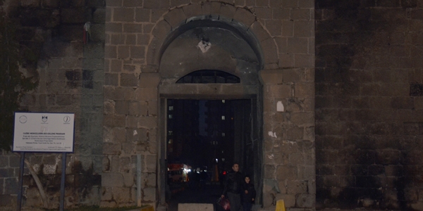 Tarihi sura roketatar mermisi isabet etti