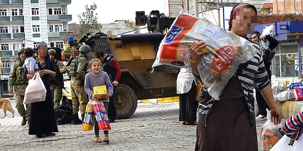 Şırnak'ta güvenlik güçleri vatandaşlarla el ele
