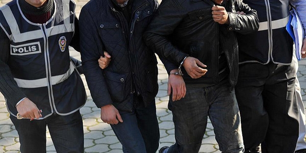 stanbul'daki DAE operasyonunda 3 kii tutukland