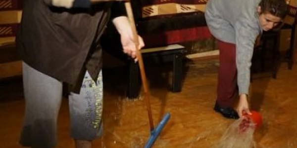 İstanbul'da çok sayıda ev ve işyerini su bastı