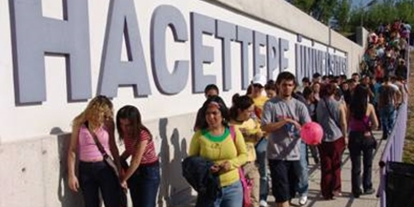 Hacettepe Üniversitesi'nden 1100 akademisyen hamlesi