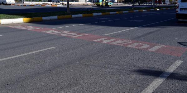Sürücülere Türkçe ve Kürtçe uyarı levhaları