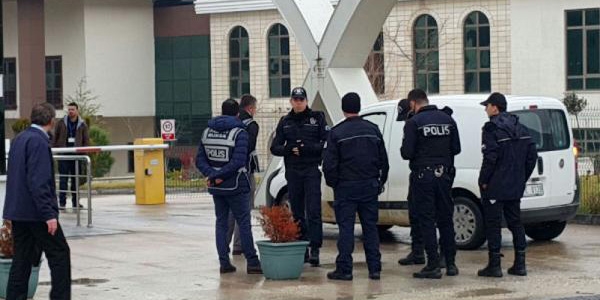 Bursa Orhangazi Üniversitesi'nde polis arama yaptı