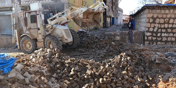 Polis, belediyenin işini de yürütüyor