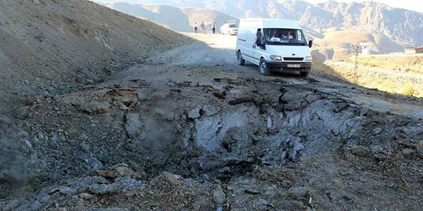 Hakkari'de yola d��enen patlay�c� imha edildi