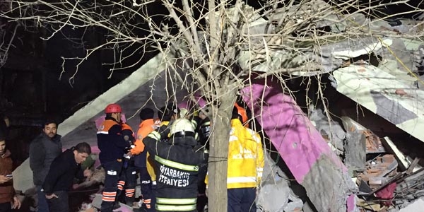 Çınar Kaymakamı, elinde silahıyla olay yerine gitti
