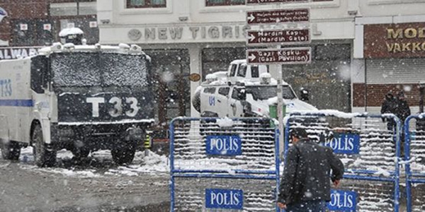 Diyarbakır Sur'da şiddetli patlamalar