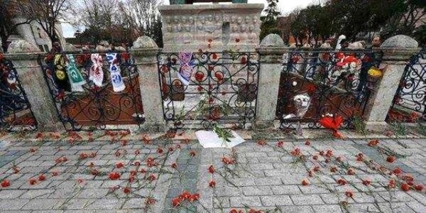 Saldırıda yaşamını yitirenler için taziye defteri açıldı