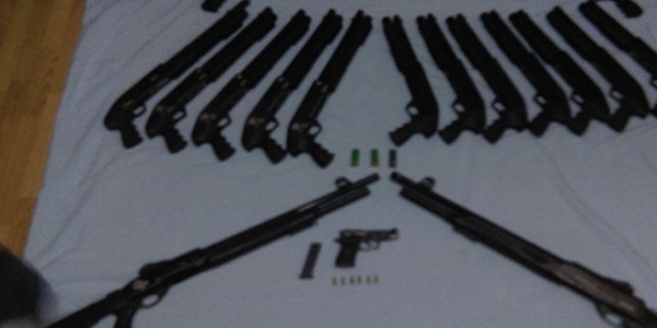 Ni�de'de otomobilin bagaj�ndan cephanelik ��kt�