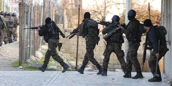 B�y�k temizlik i�in 4 bin polis g�nderiliyor