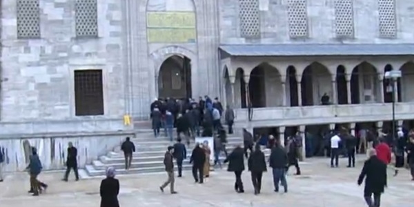 Erdo�an Sultanahmet'te cuma namaz� k�ld�