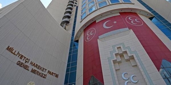 Muhaliflerin topladıkları imzalar MHP Genel Merkezi'ne teslim edildi
