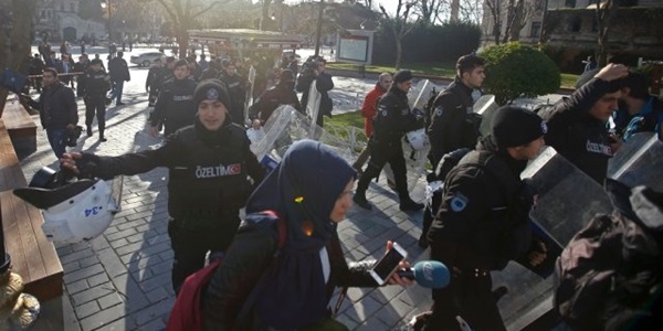 Sultanahmet'te ölen 10 alman turistlerin özel eşyaları teslim edildi