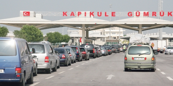 Savcının aracını arayan memura hapis istemi