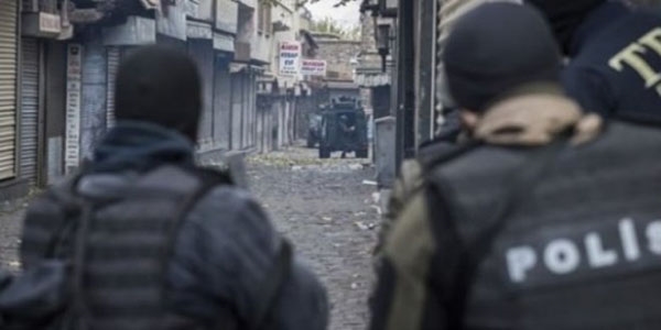 Sur'da çatışmalar sürüyor: 1'i ağır 2 yaralı