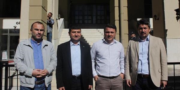 Gazetecilere, 'polisleri hedef göstermek'ten hapis