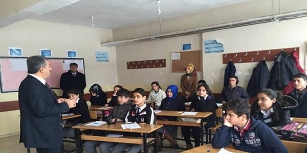 Muş'ta 4 bin 330 öğrenci açık öğretim sınavına girdi