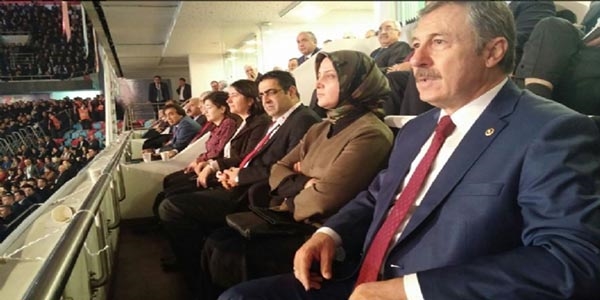 AK Parti heyeti salonu terk etti
