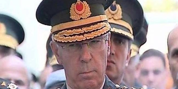 Eski Orgeneral bildiriye imza atan kızını savundu