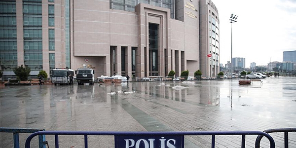 İstanbul'da FETÖ/PDY operasyonu: 3 kişi tutuklandı