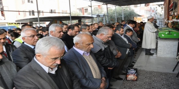 CHP'li il�e ba�kan�, tedavi g�rd��� hastanede �ld�