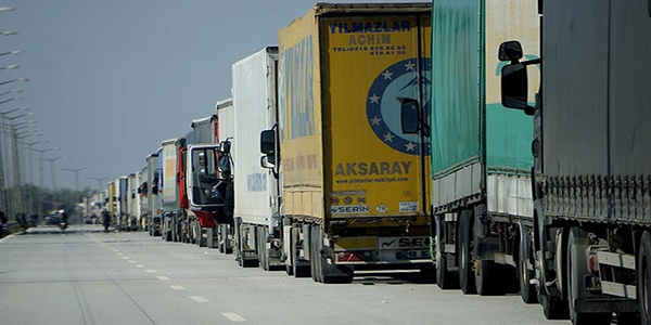 Kap�kule'de 2,5 kilometrelik t�r kuyru�u olu�tu