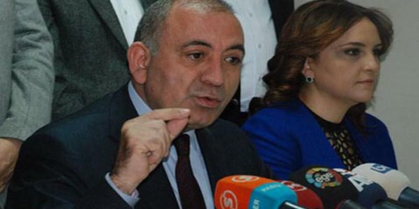 Tekin: AKP kongresinde CHP'ye gl m attlar?