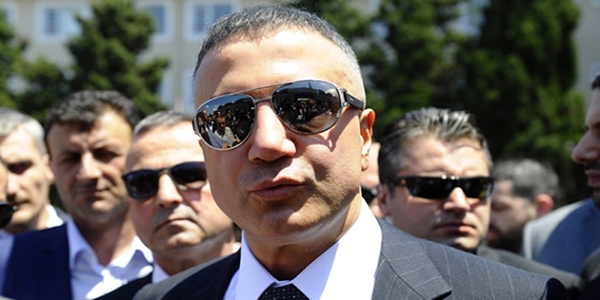 Akademisyenlerden Sedat Peker'e suç duyurusu