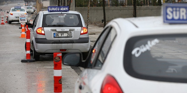 Sürücü adayları yeni düzenleme ile sınava girdi