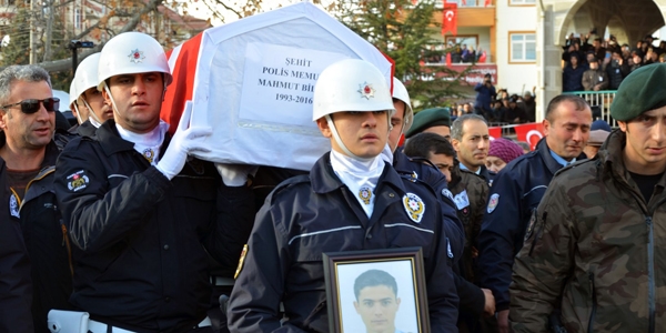 Şehit polis Bilgin'in cenazesi Ankara'da toprağa verildi