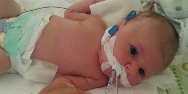 2.5 ayl�k bebe�i yanl�� kan �ld�rd� iddias�