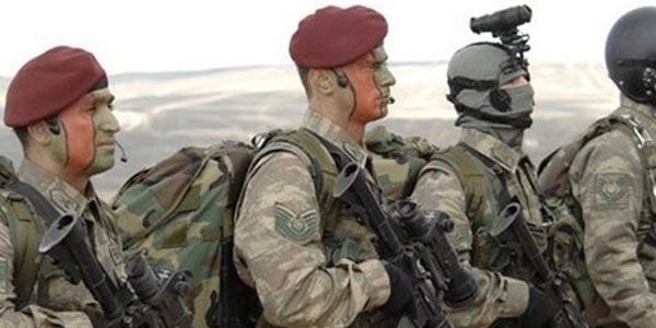 Keskin ni�anc�lar�n mevzilendi�i bina bombaland�