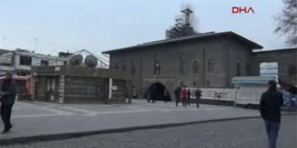 Komutan Ulu Cami'den seslendi: Teslim olun