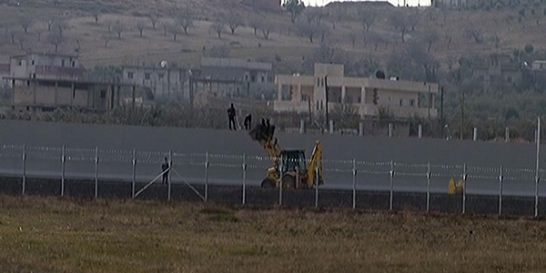 Asker Suriye s�n�r�n� may�ndan ar�nd�r�yor