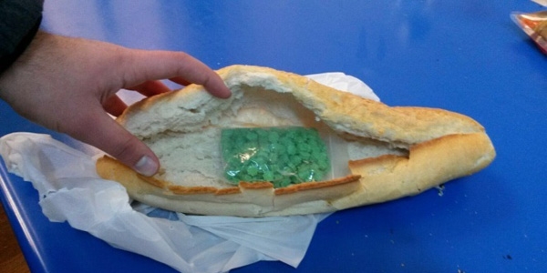 Ekmek arasında uyuşturucu hap ticareti
