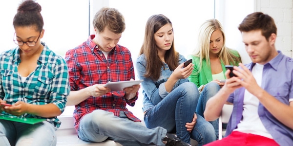 Facebook'un dürtüklediği yeni hastalık: iHastalık