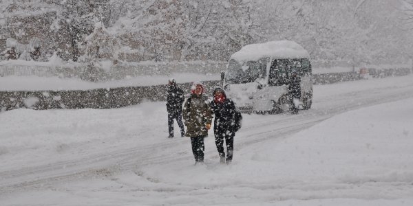 Doğu'da sıcaklık eksi 15'i gördü