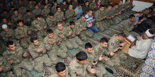 Askeri personele Cuma namazı izni