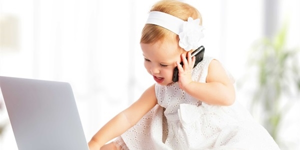Çocuklarınızın elinden telefonlarını almayın
